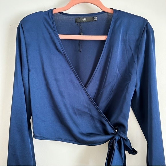 NWOT Missguided Dark Midnight Blue Satin Cropped Wrap Blouse Top - Picture 4 of 9